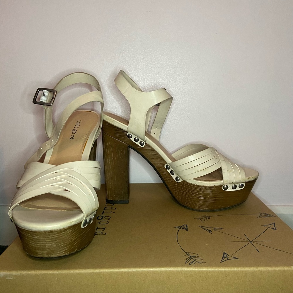 INDIGO RD white and brown heels